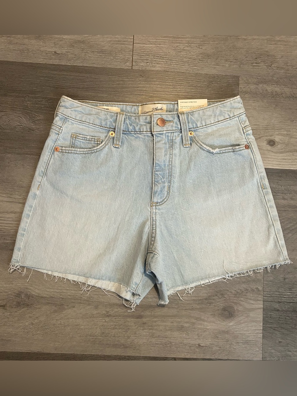 NWT 2 Universal Thread Vintage Midi Light Wash Stretch Denim Cut Off Jean Shorts